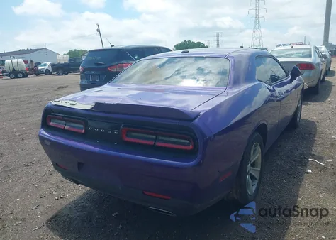 2018 Dodge Challenger Sxt z USA, uszkodzony, nr VIN 2C3CDZAGXJH310482